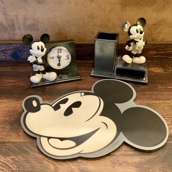 Disney Office Classic Mickey Mouse Desk Set Poshmark